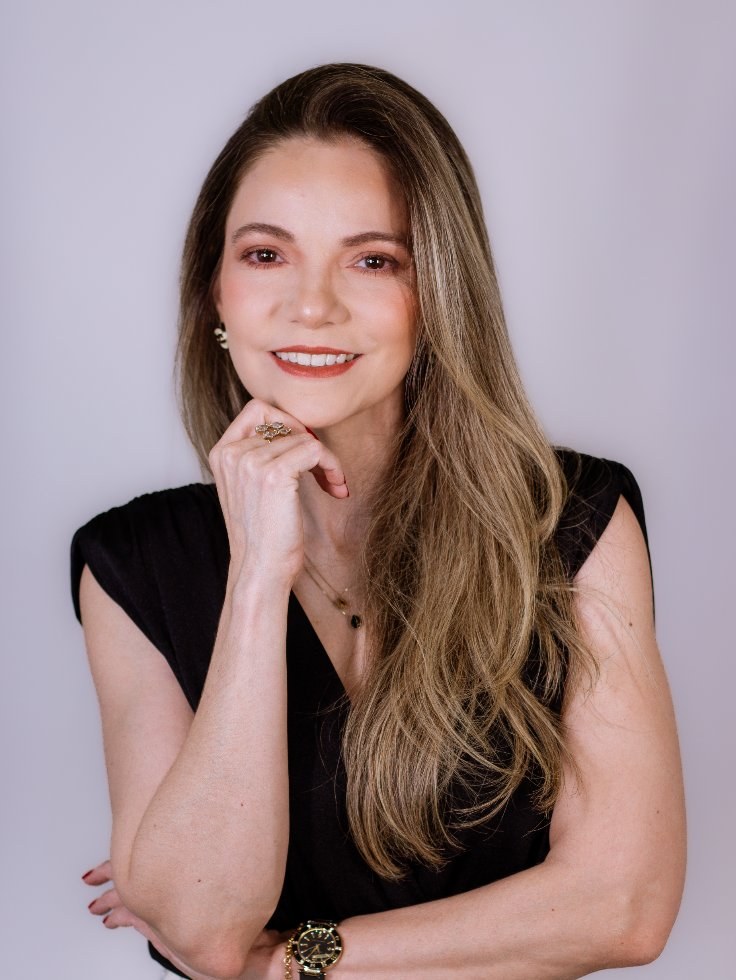 Dra. Sandra Feitosa em seu consultório